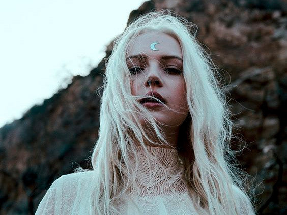 Moon Signs: A Guide To The Crazy In All Of Us