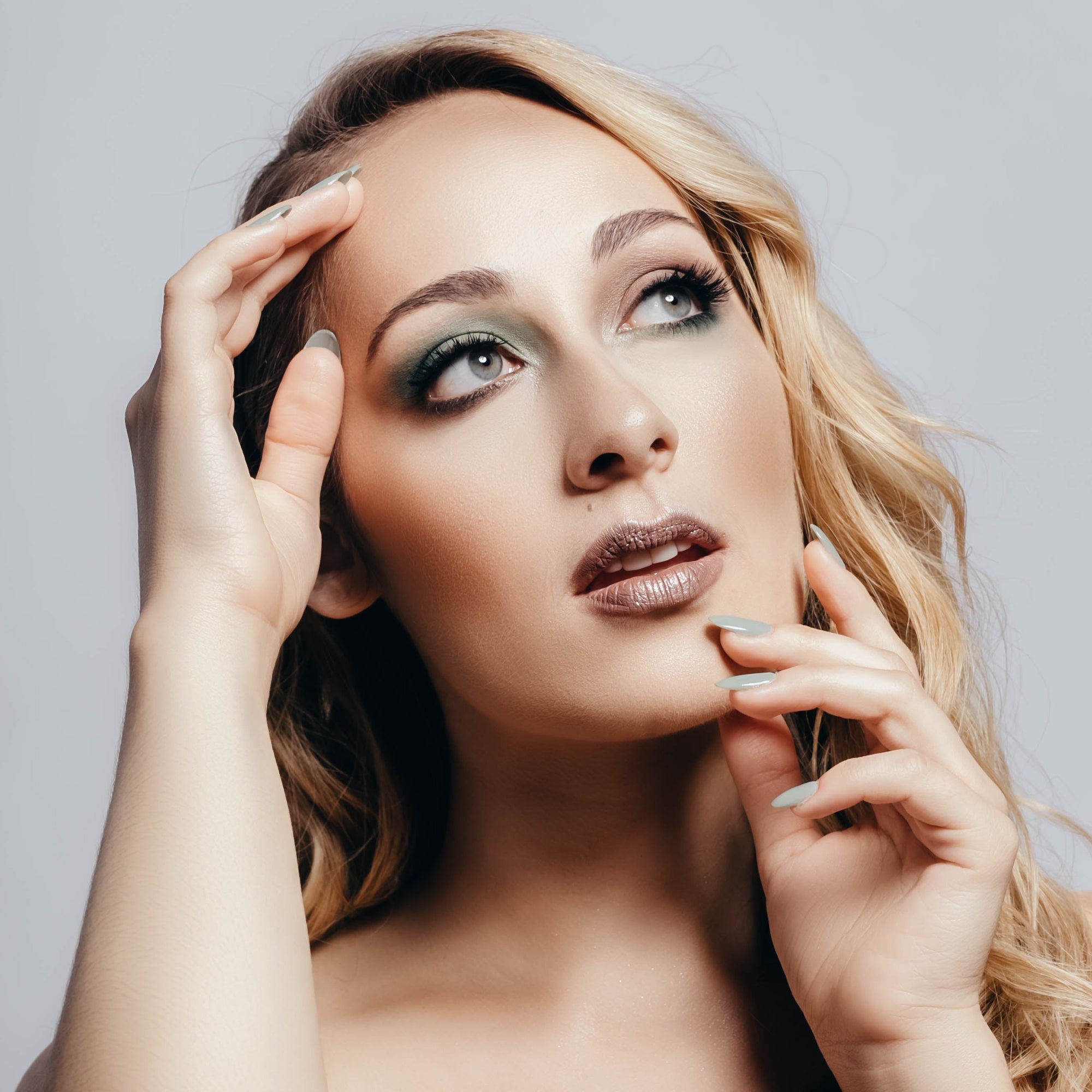 Gemini & Serpentine nail polish model