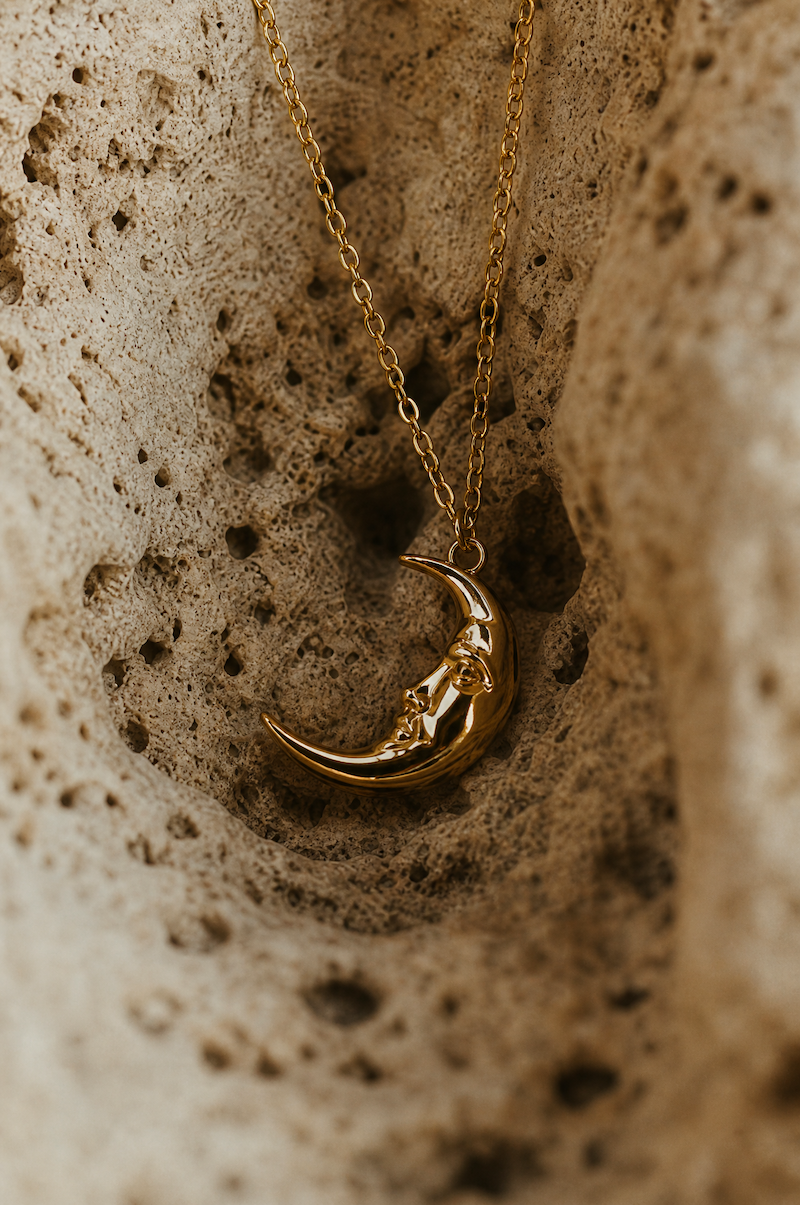 Simple Vintage Crescent Necklace-5